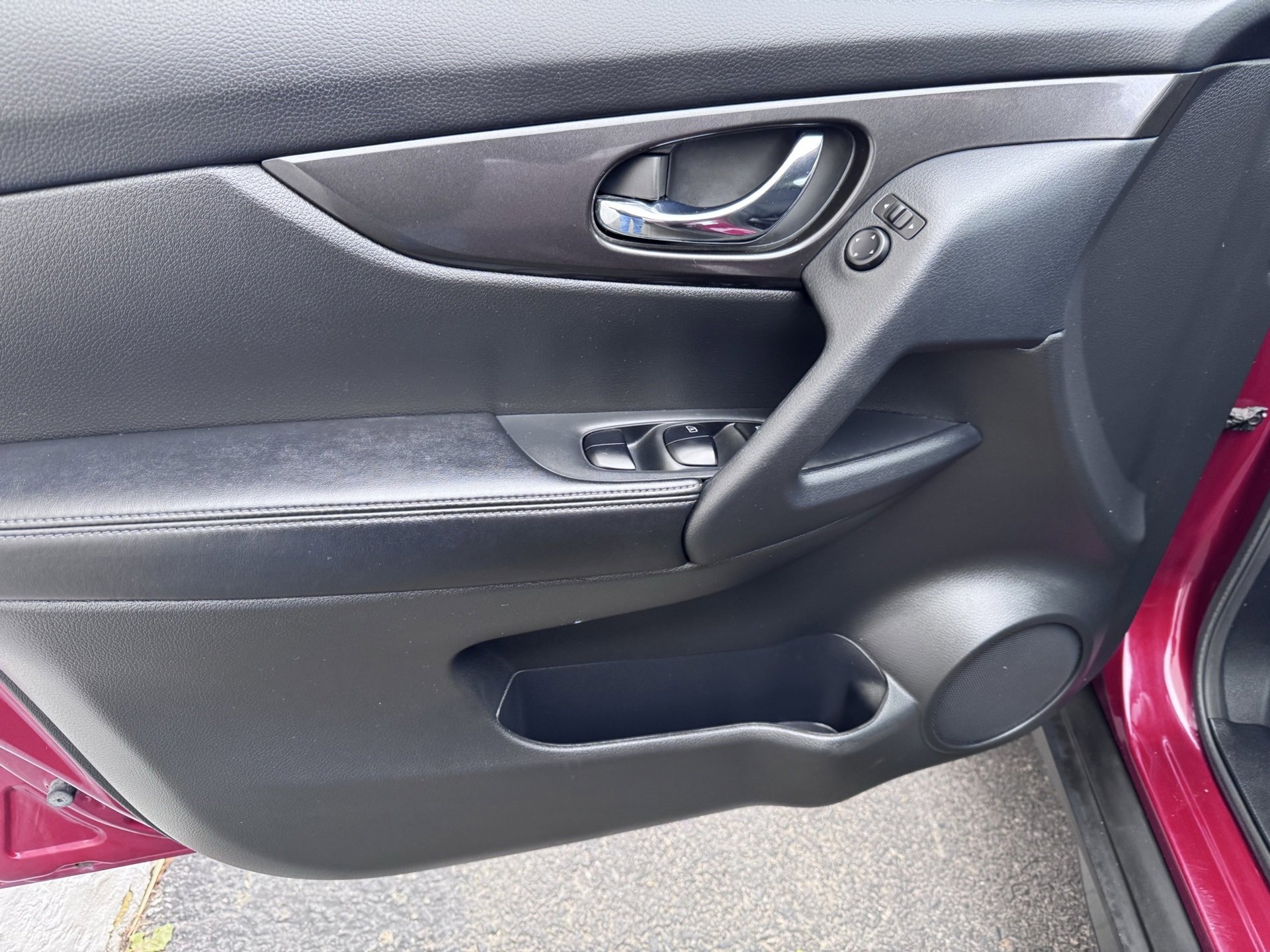 Used 2020 Nissan Rogue SV image 15