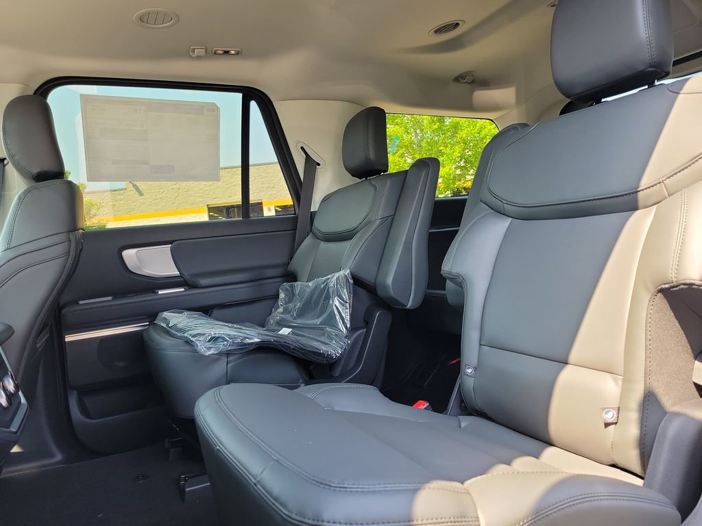 New 2026 Ford Expedition Active image 10