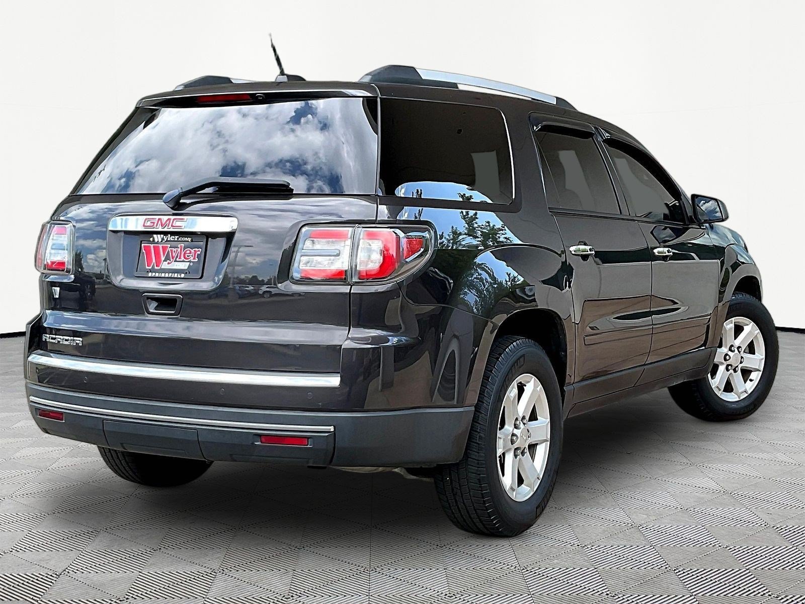 Used 2016 GMC Acadia SLE FWD image 6