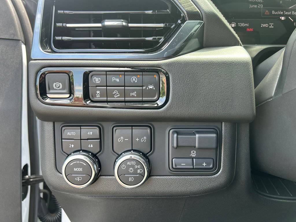 Used 2025 GMC Yukon AT4 w/ AT4 Premium Plus Package AWD/4WD image 26