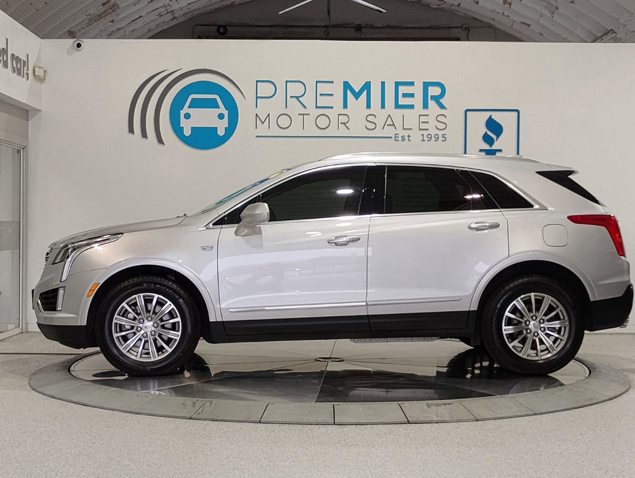 Used 2018 Cadillac XT5 Luxury w/ Driver Awareness Package image 3