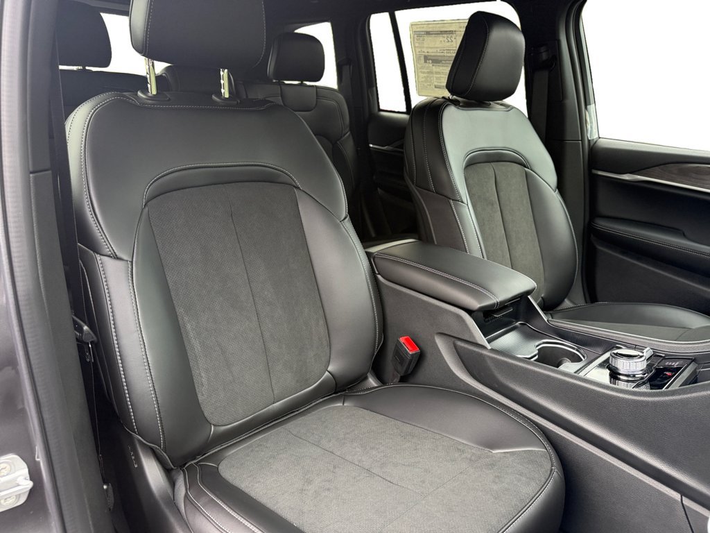 New 2026 Jeep Grand Cherokee Altitude AWD/4WD image 15