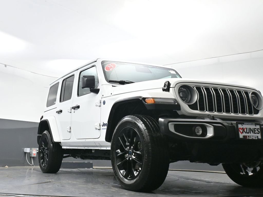 Used 2025 Jeep Wrangler Unlimited Sahara w/ Safety Group AWD/4WD image 52