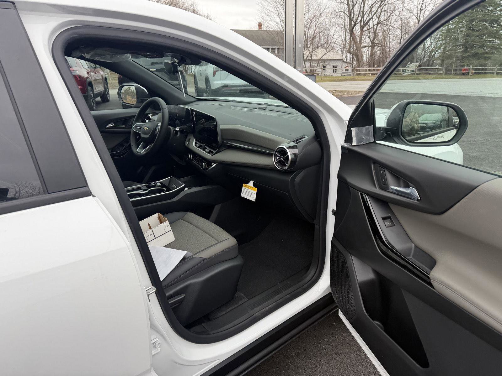 New 2026 Chevrolet Equinox LT image 18
