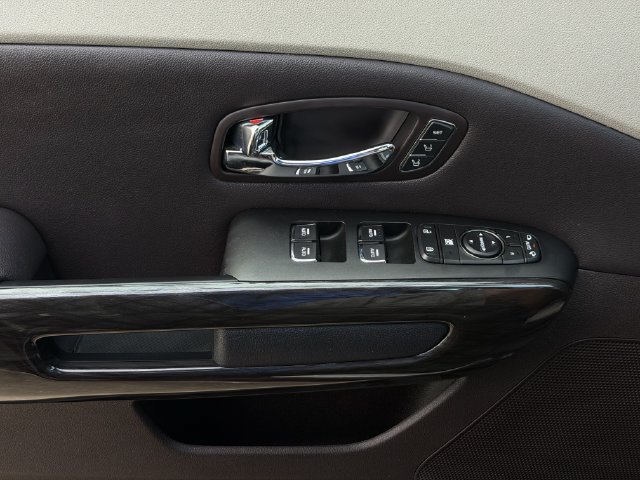Used 2017 Kia Sedona SX Limited FWD image 22