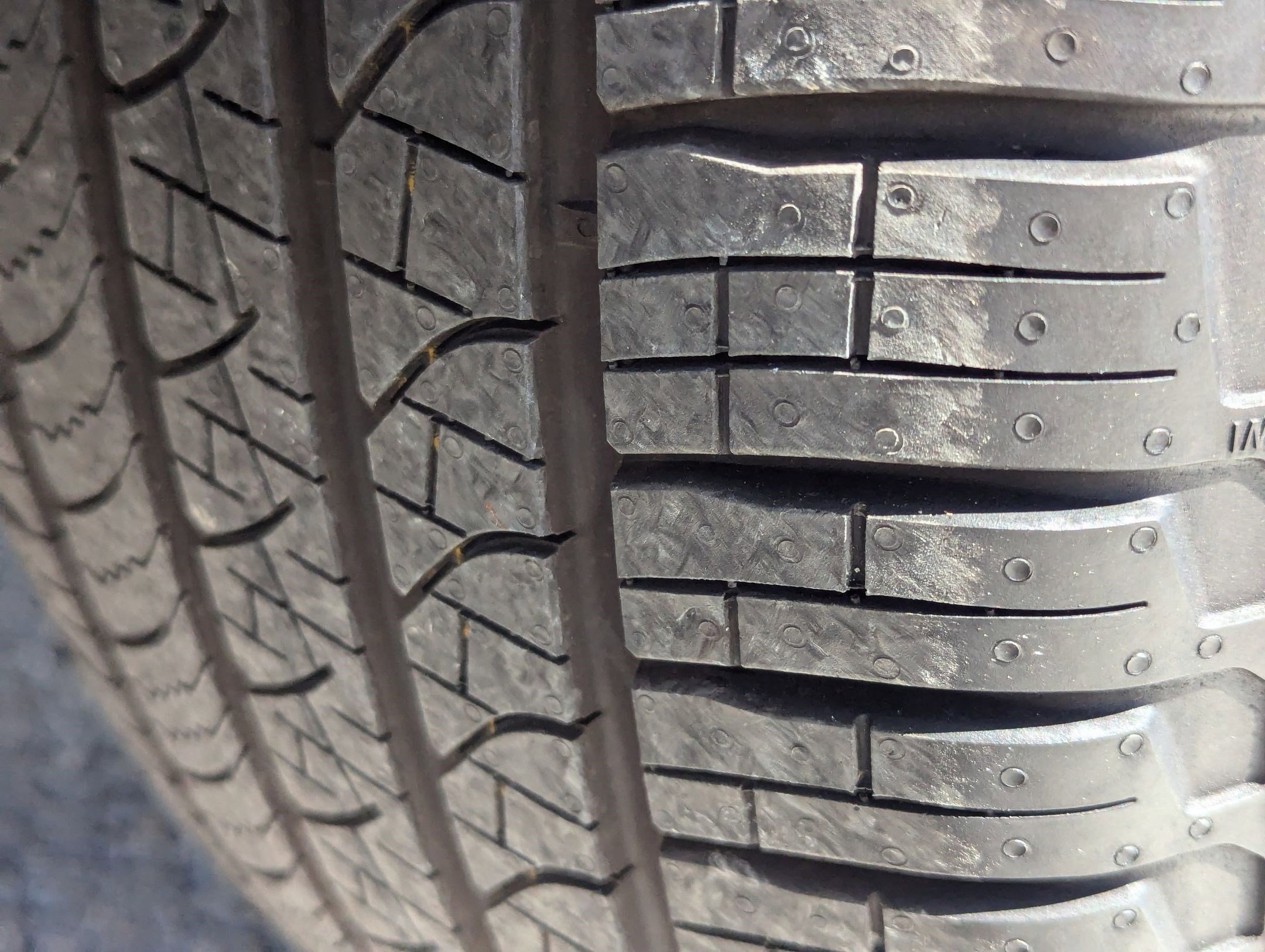 Used 2023 Land Rover Discovery S R-Dynamic image 12