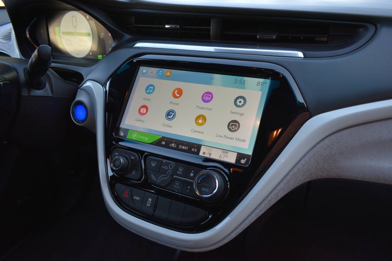Used 2021 Chevrolet Bolt Premier w/ Infotainment Package FWD image 23