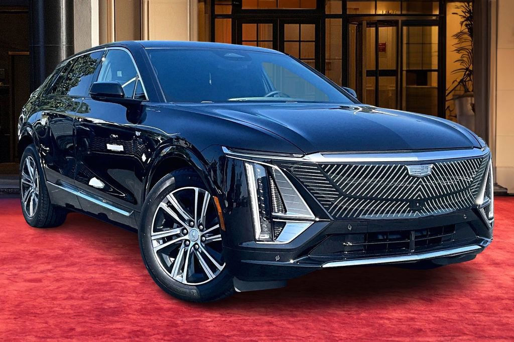 New 2026 Cadillac Lyriq Luxury image 2