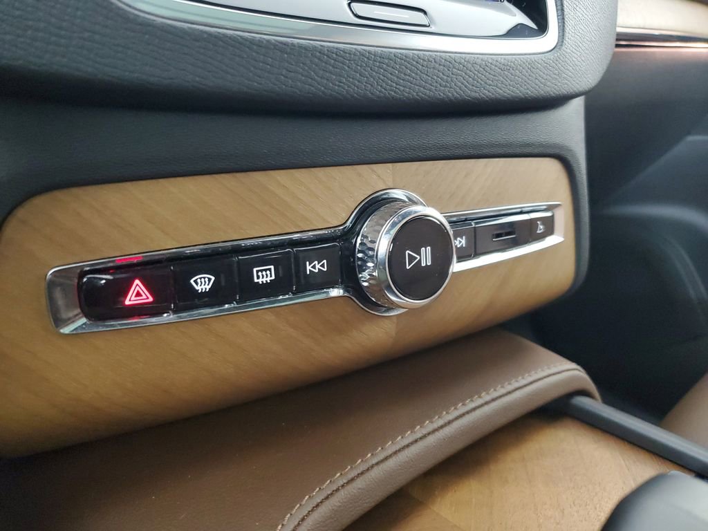 Certified 2025 Volvo XC90 B6 Plus w/ Protection Package AWD/4WD image 31