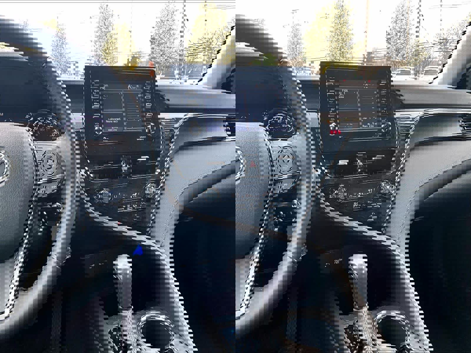 Used 2022 Toyota Camry SE w/ Carpet Mat Package (TMS) AWD/4WD image 18