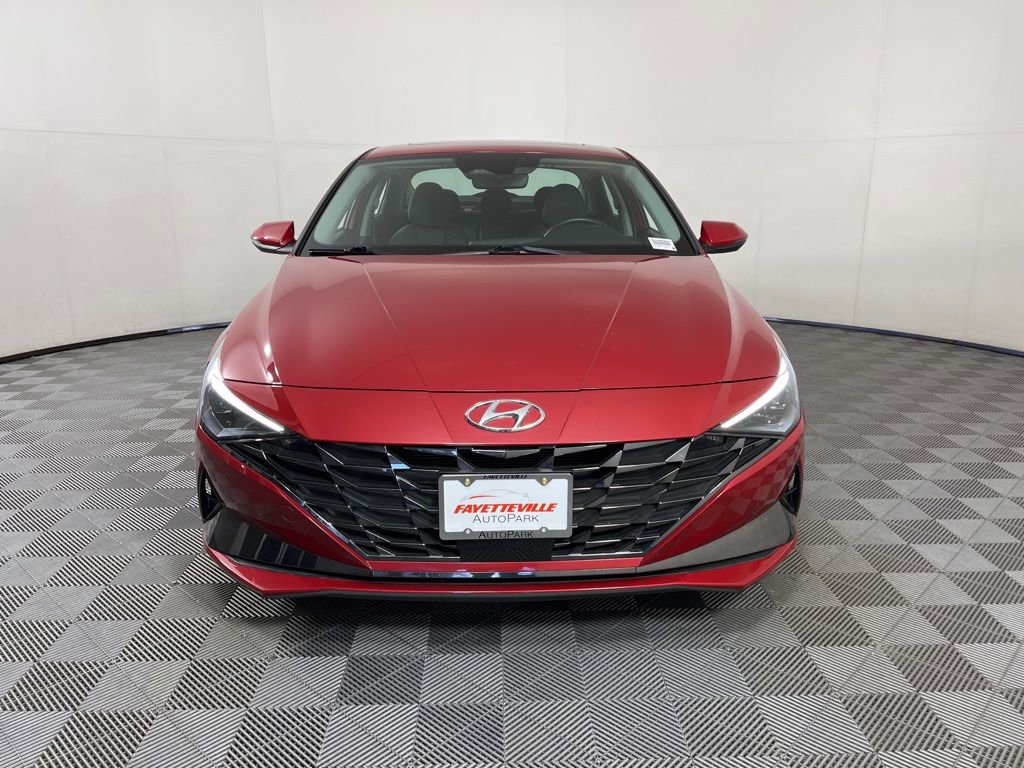 Used 2022 Hyundai Elantra Limited w/ Preferred Accessory Package image 18