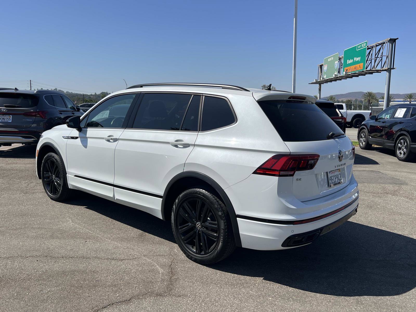 Certified 2022 Volkswagen Tiguan SE R-Line image 24