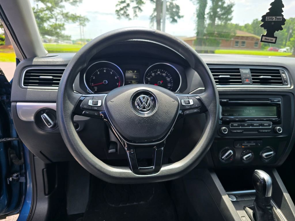 Used 2015 Volkswagen Jetta SE FWD image 14
