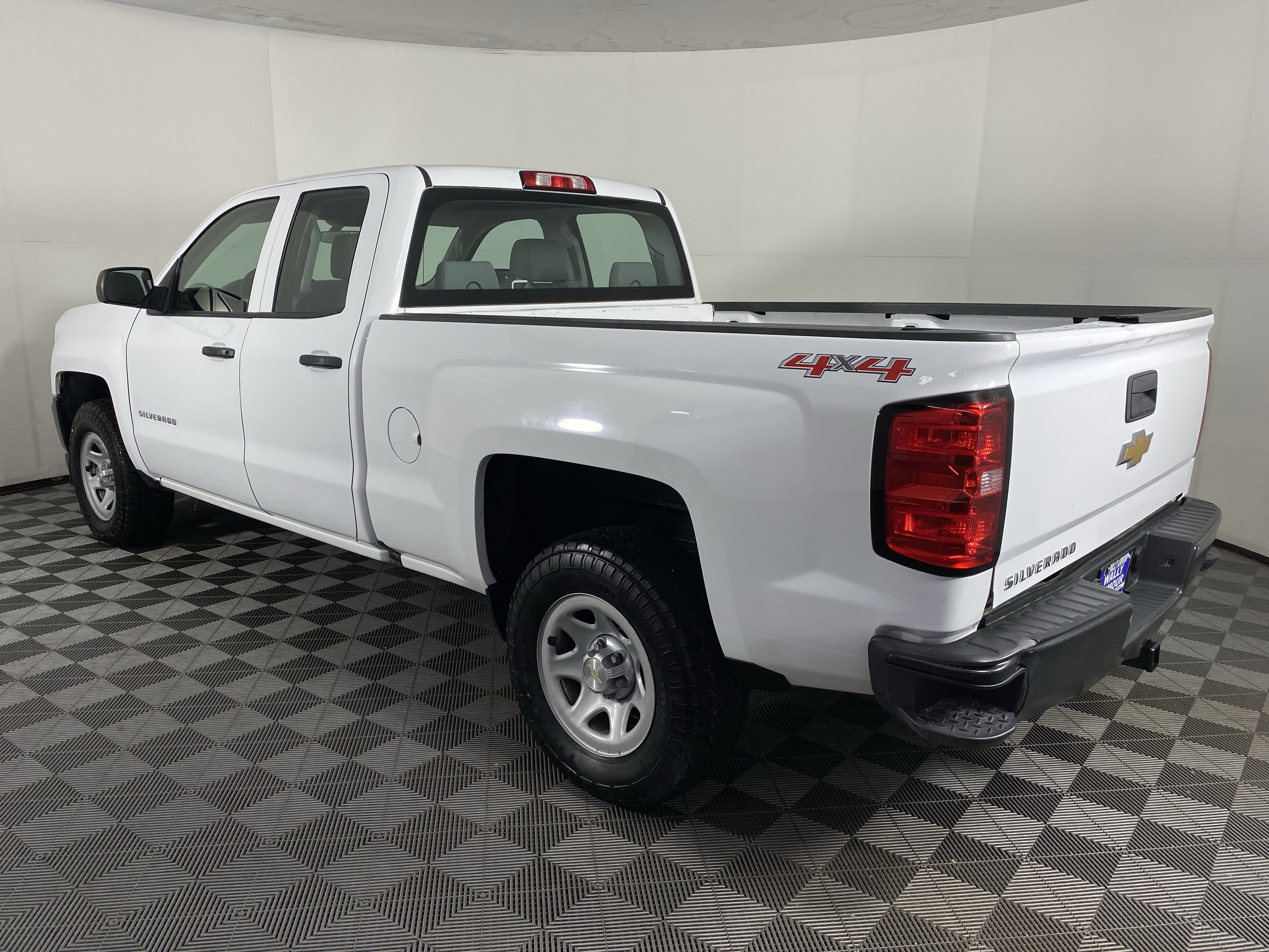 Used 2017 Chevrolet Silverado 1500 W/T w/ Trailering Package AWD/4WD image 7