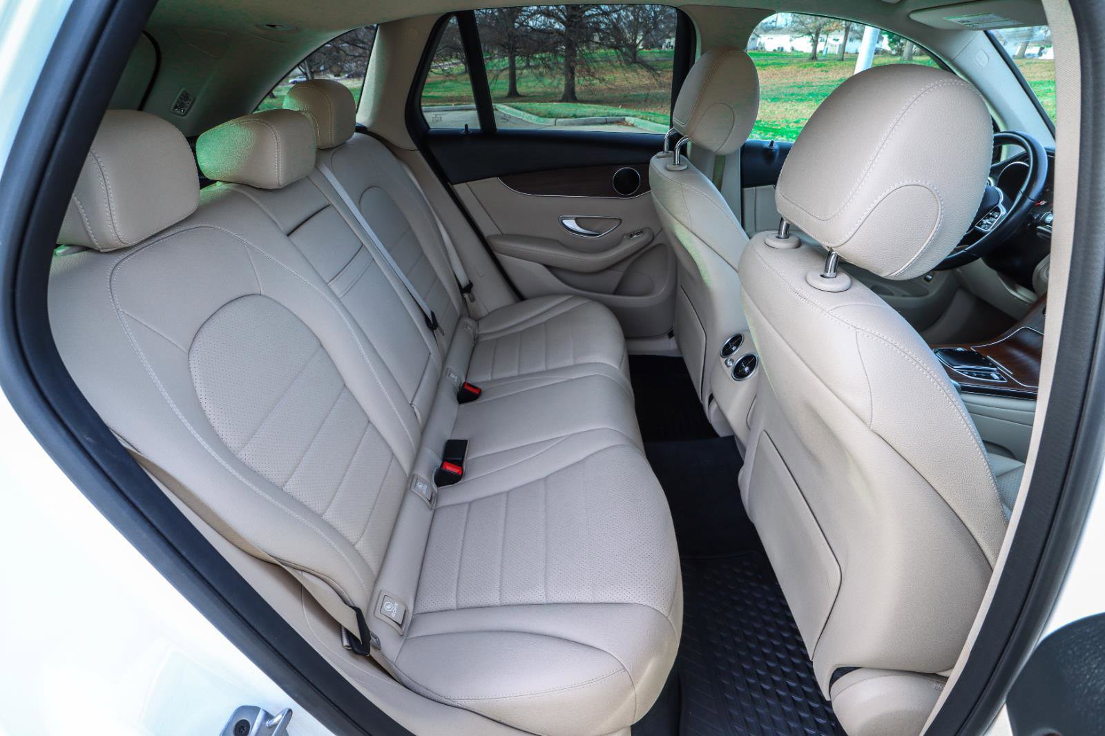 Used 2021 Mercedes-Benz GLC 300 4MATIC image 35