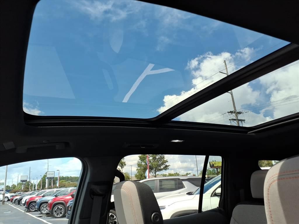 New 2027 Chevrolet Traverse LT w/ Sun and Wheel Package FWD image 11