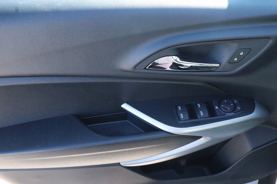 New 2026 Chevrolet Trax RS w/ Driver Confidence Package image 11