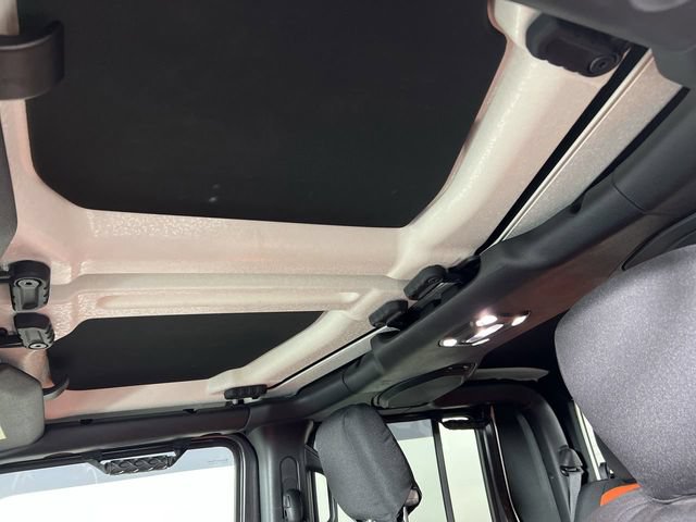 Used 2023 Jeep Gladiator Mojave w/ LED Lighting Group AWD/4WD image 18