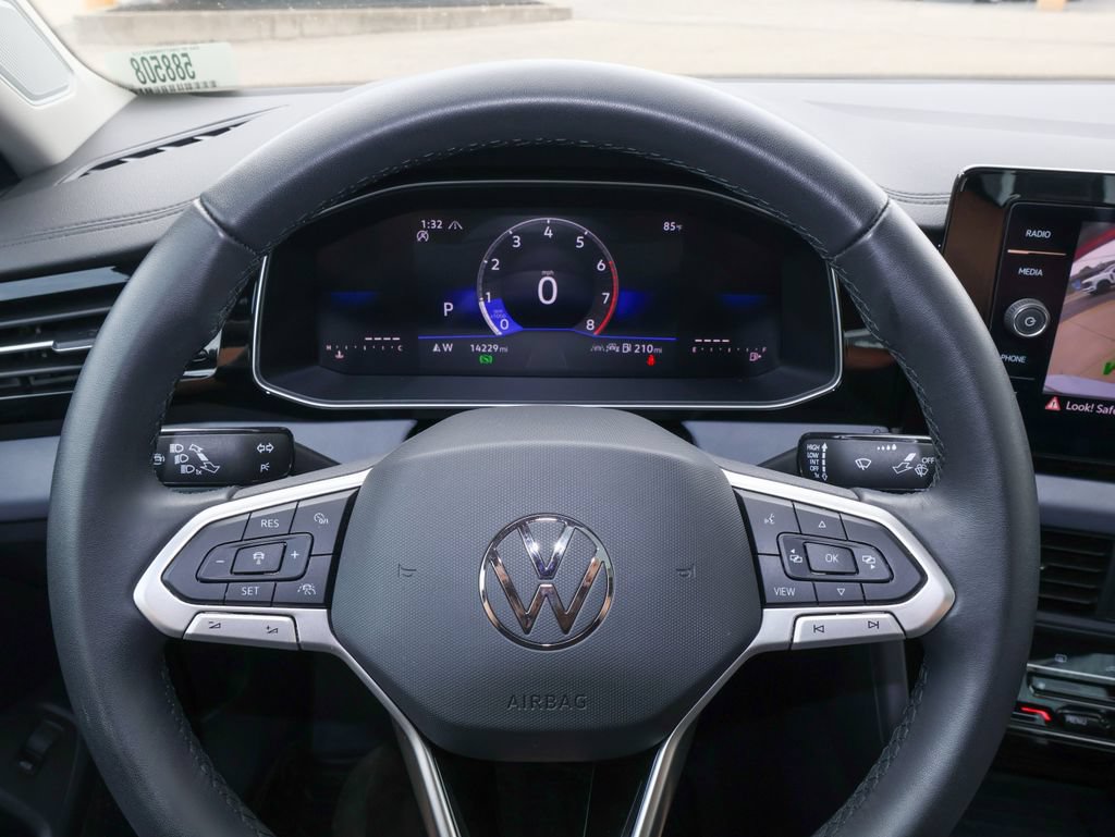 Certified 2026 Volkswagen Jetta SE w/ Black Wheel Package FWD image 21