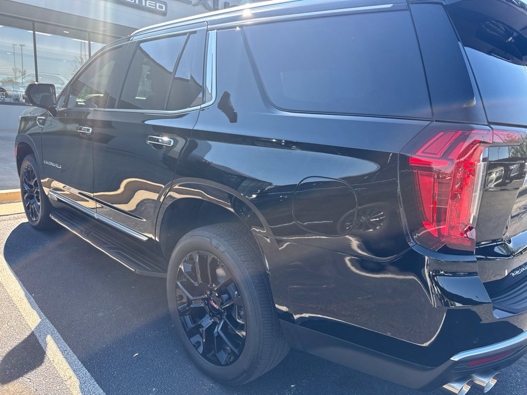 Used 2023 GMC Yukon Denali AWD/4WD image 4