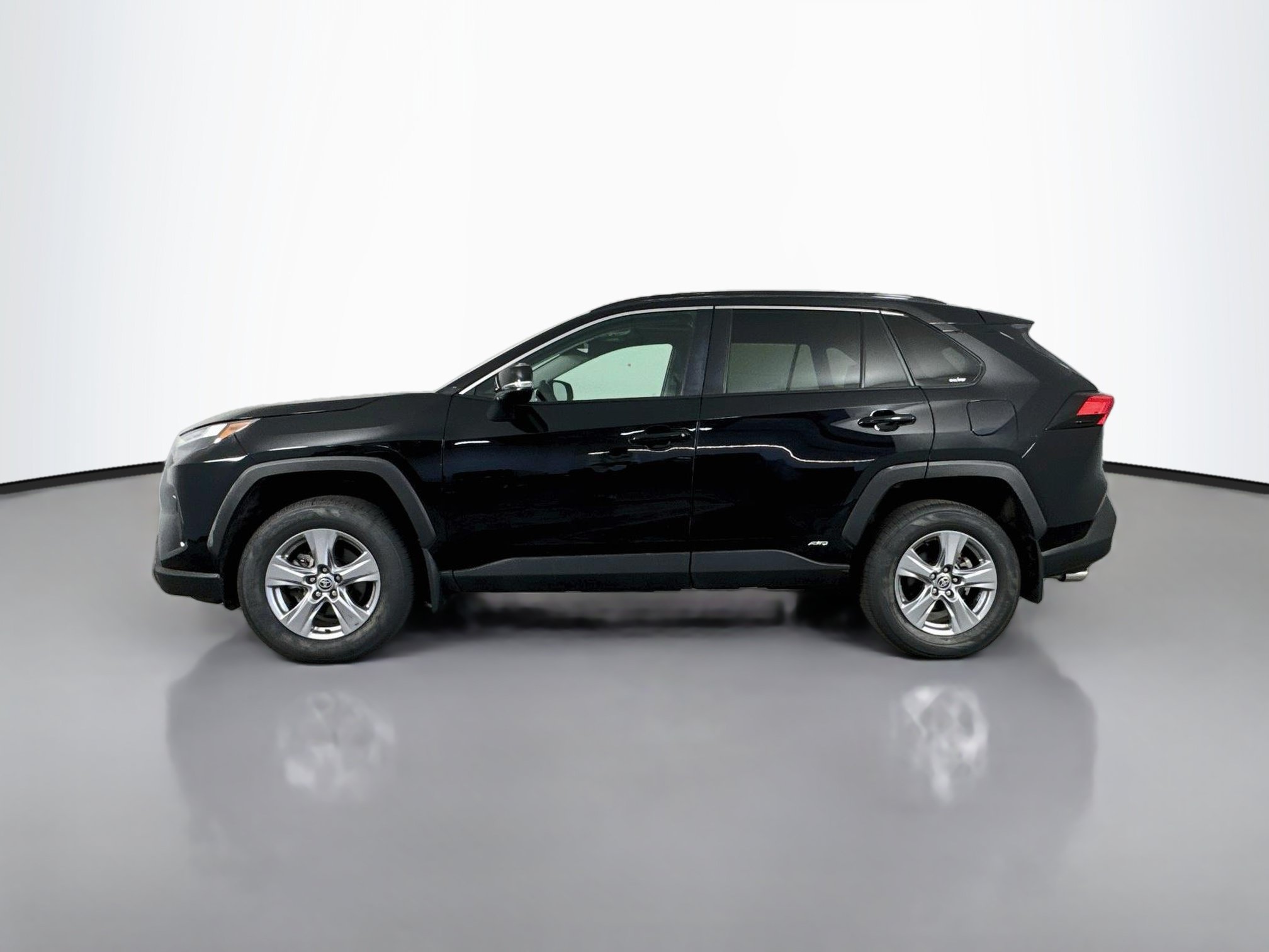 Used 2023 Toyota RAV4 XLE w/ Convenience Package AWD/4WD image 4