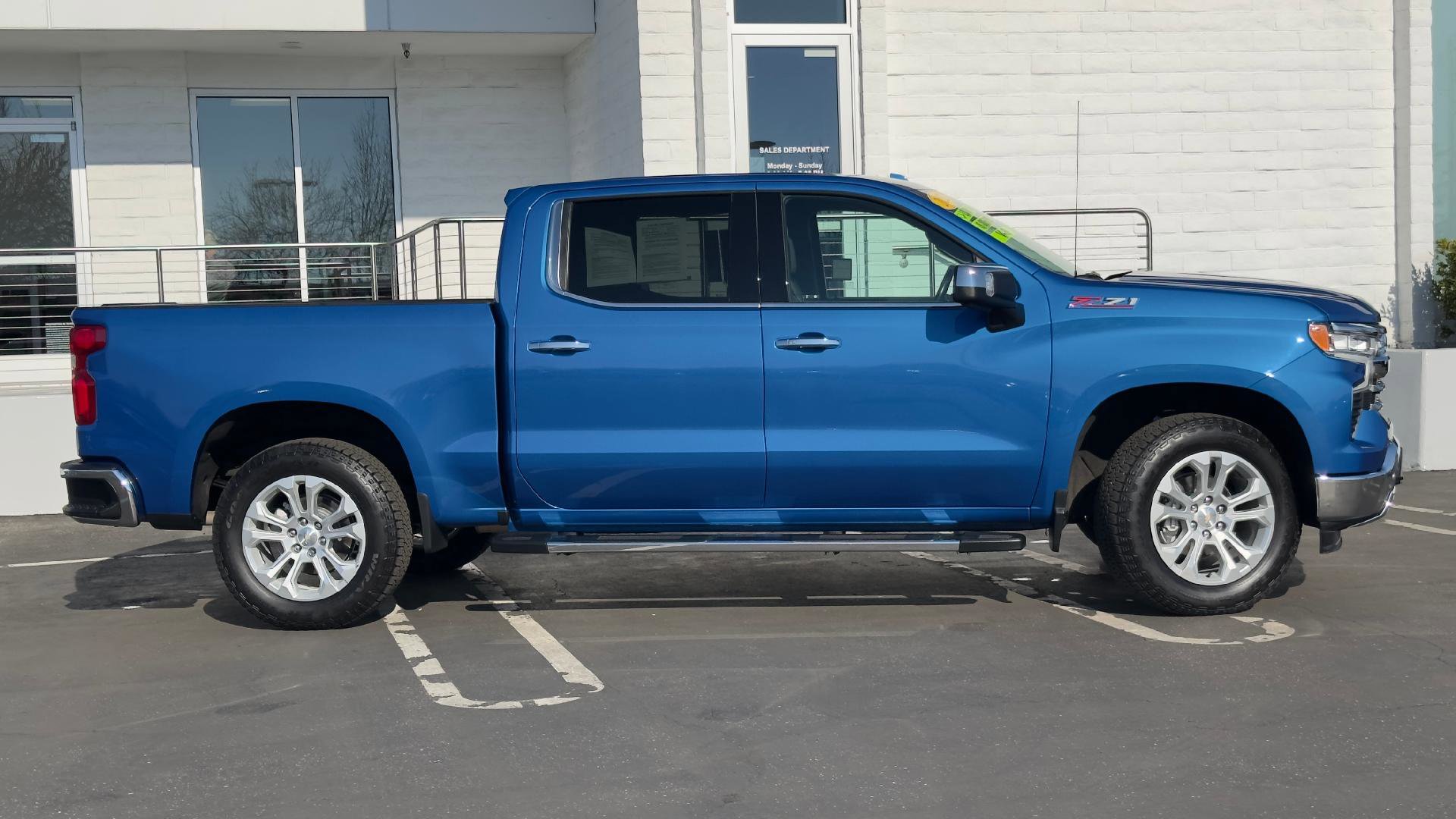 Used 2022 Chevrolet Silverado 1500 LTZ AWD/4WD image 4