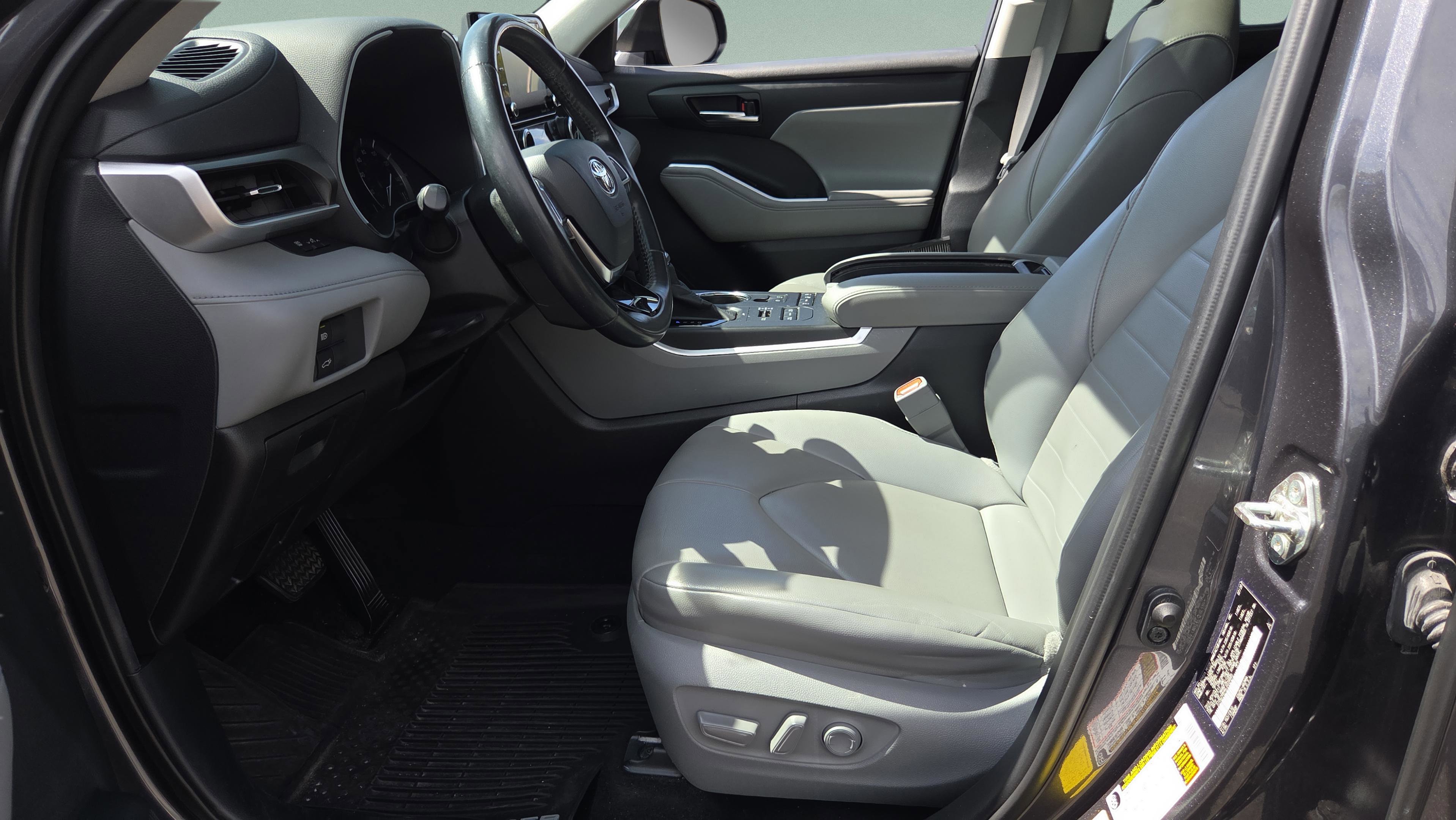 Used 2020 Toyota Highlander XLE image 9