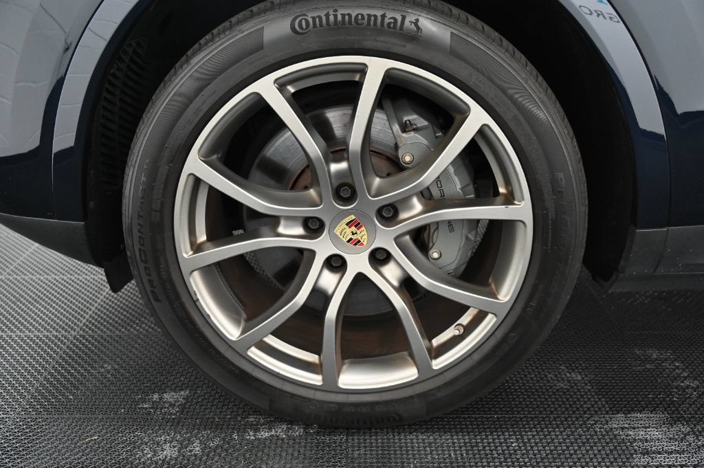 Used 2023 Porsche Cayenne S Platinum AWD/4WD image 47