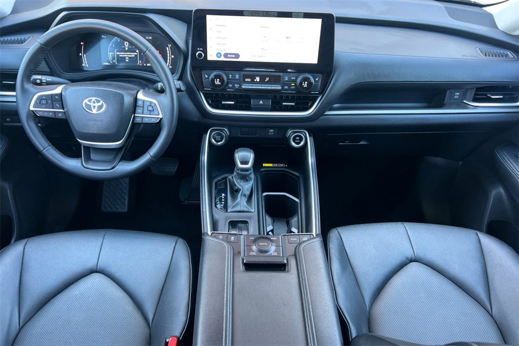 Used 2025 Toyota Grand Highlander AWD image 15