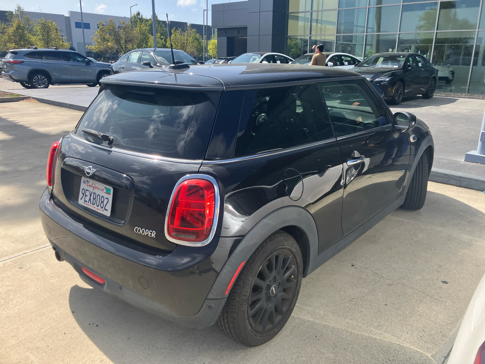 Used 2021 MINI Cooper 2-Door Hardtop FWD image 2