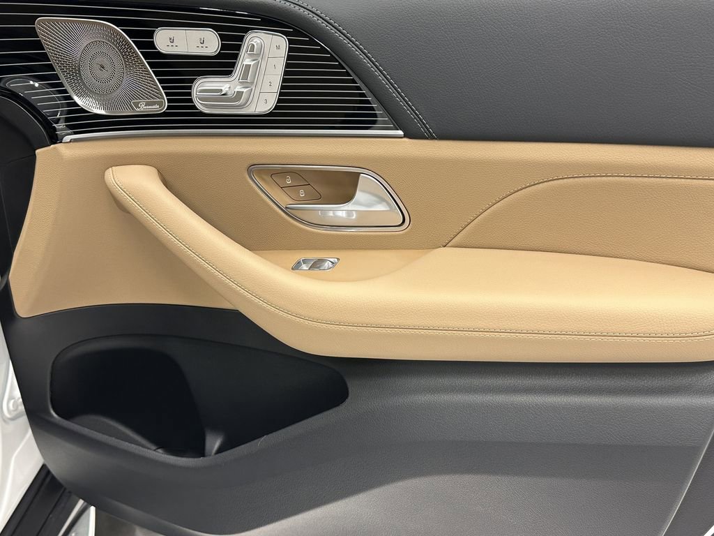 New 2026 Mercedes-Benz GLS 580 4MATIC image 17