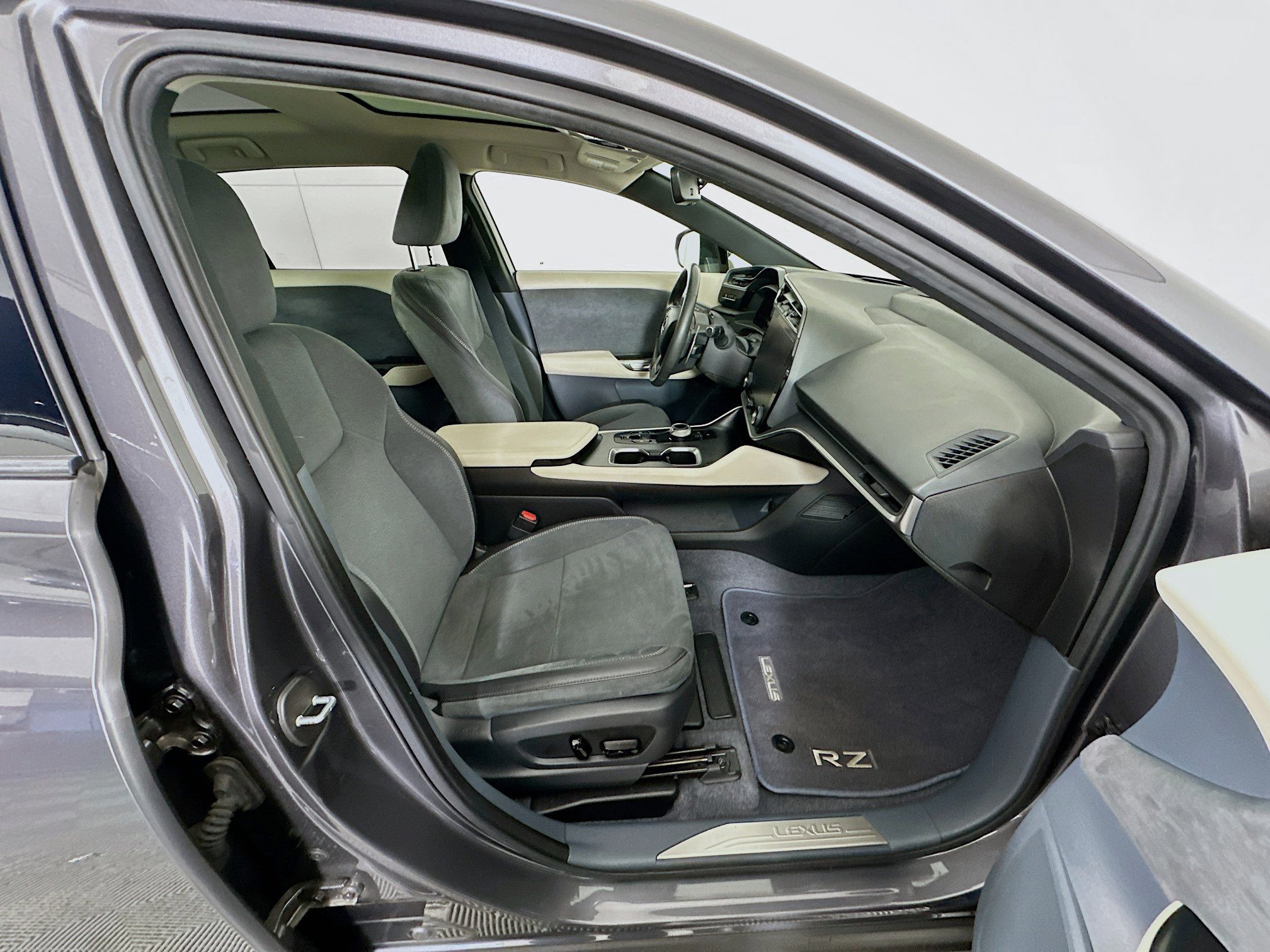 Used 2023 Lexus RZ 450e Premium w/ Accessory Package (Z1) image 31