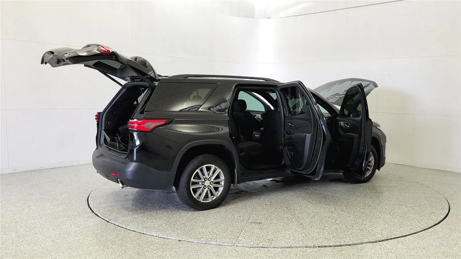 Used 2023 Chevrolet Traverse LT FWD image 13