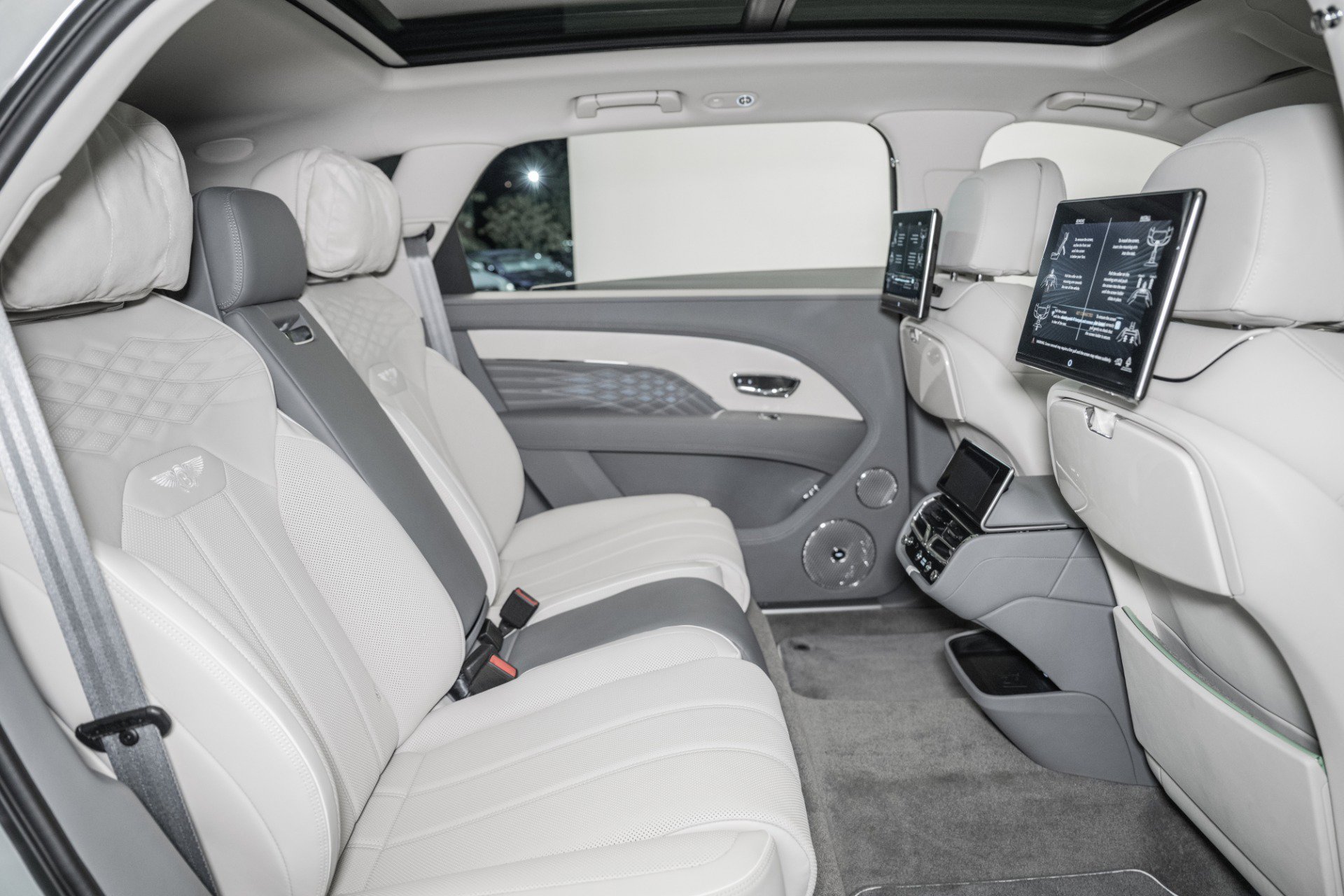 New 2025 Bentley Bentayga Extended Wheelbase image 25