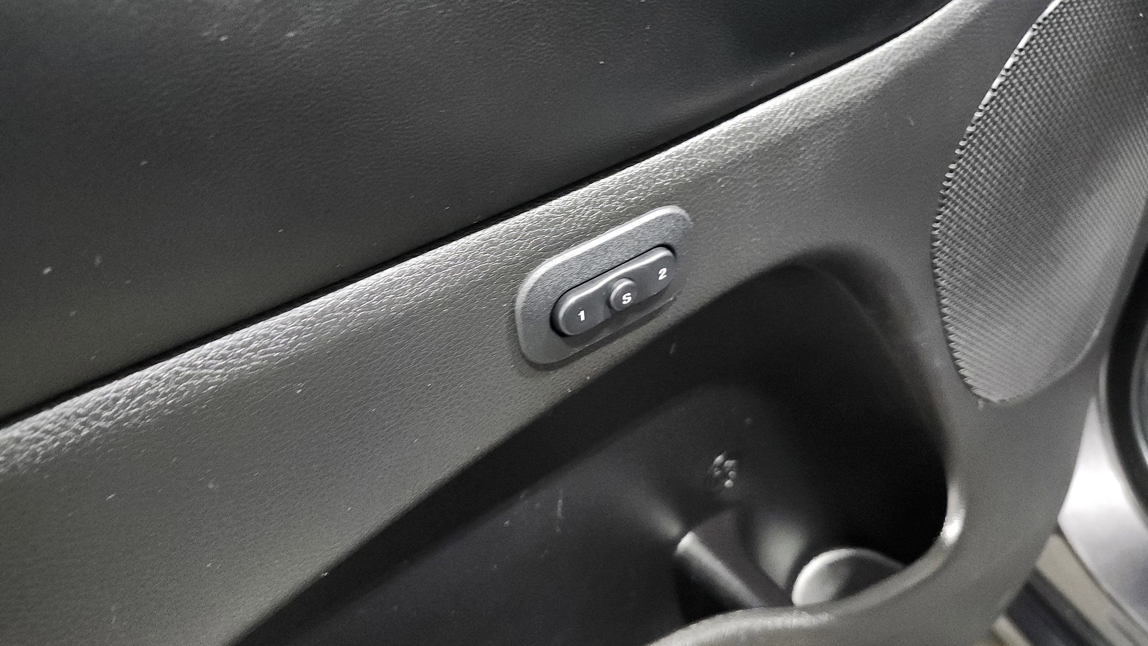 Used 2015 Jeep Grand Cherokee Limited w/ Luxury Group II image 28