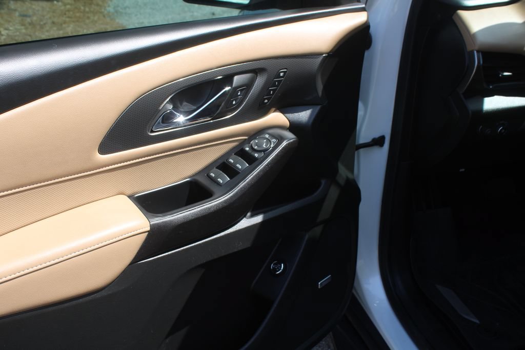 Used 2023 Chevrolet Traverse Premier FWD image 19