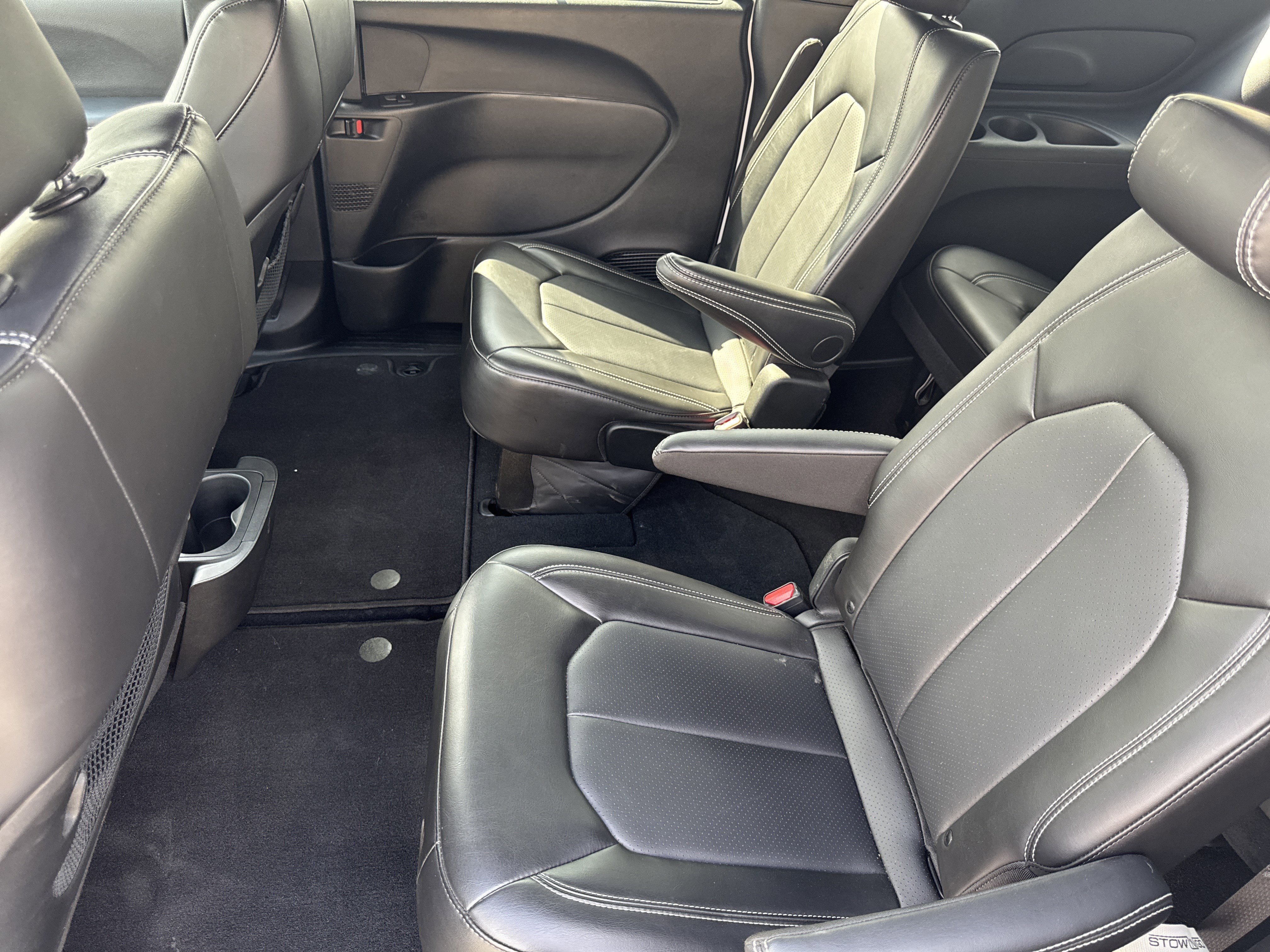 Used 2024 Chrysler Pacifica Touring-L w/ S Appearance Package image 31