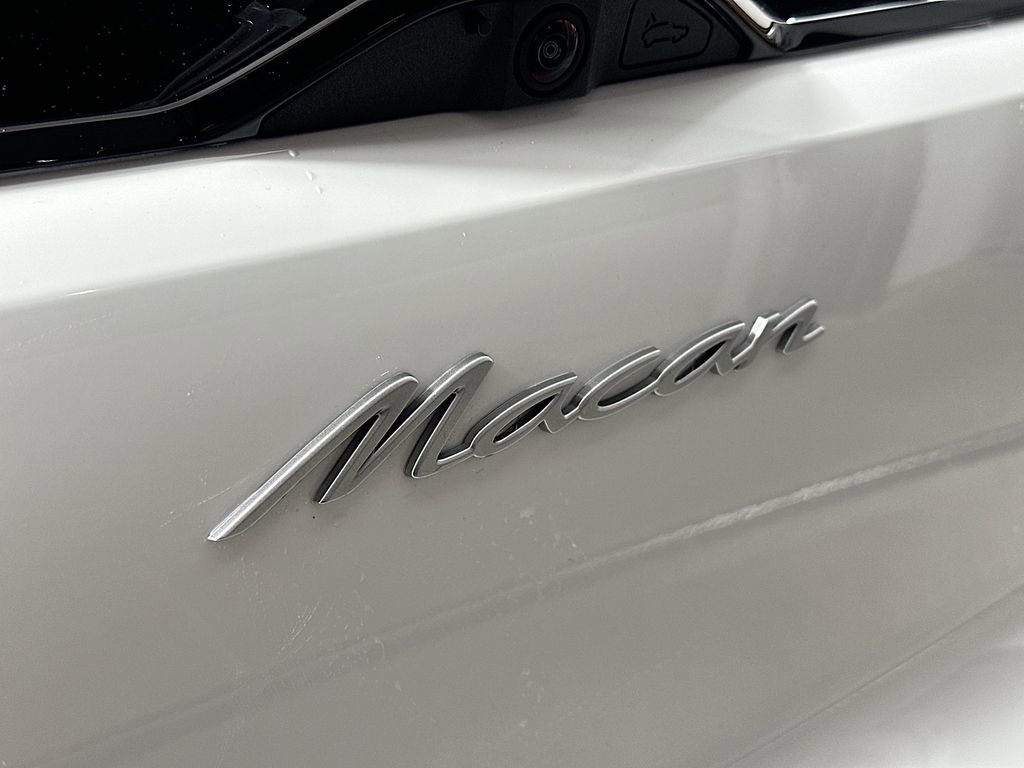 Certified 2025 Porsche Macan Electric image 34