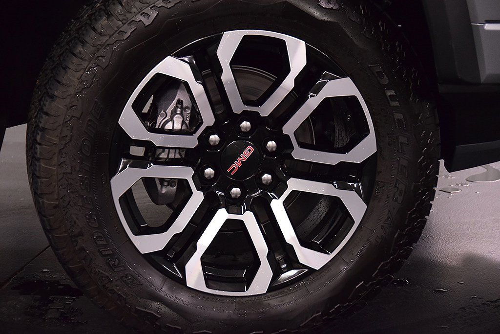 Used 2026 GMC Canyon AT4 w/ Technology Plus Package image 11