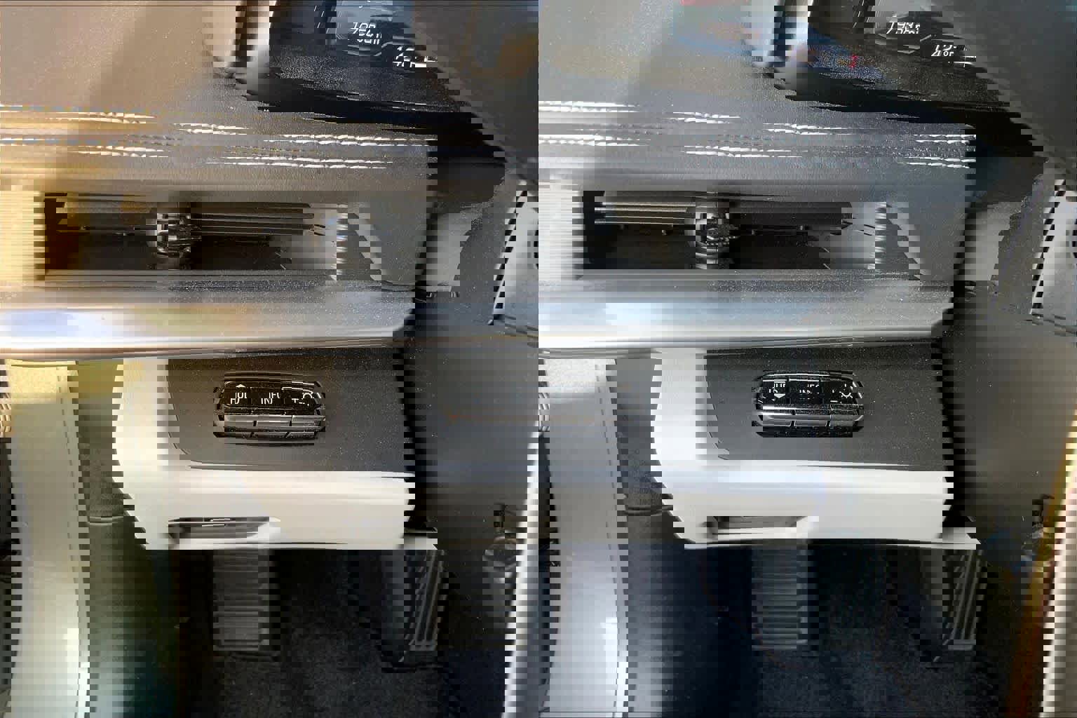 Used 2023 Chevrolet Corvette Stingray Premium Conv w/ Z51 Performance Package image 22