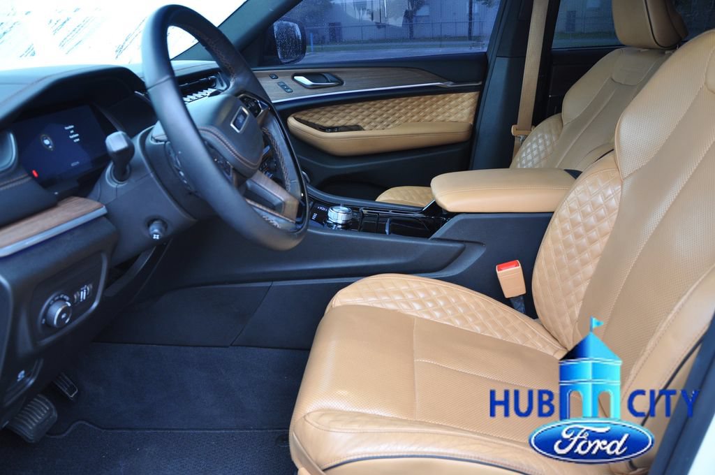 Used 2023 Jeep Grand Cherokee L Summit w/ Advanced Protech Group IV AWD/4WD image 10