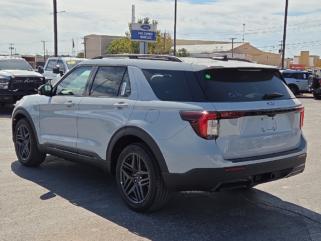New 2027 Ford Explorer ST-Line w/ Premium Package RWD image 3
