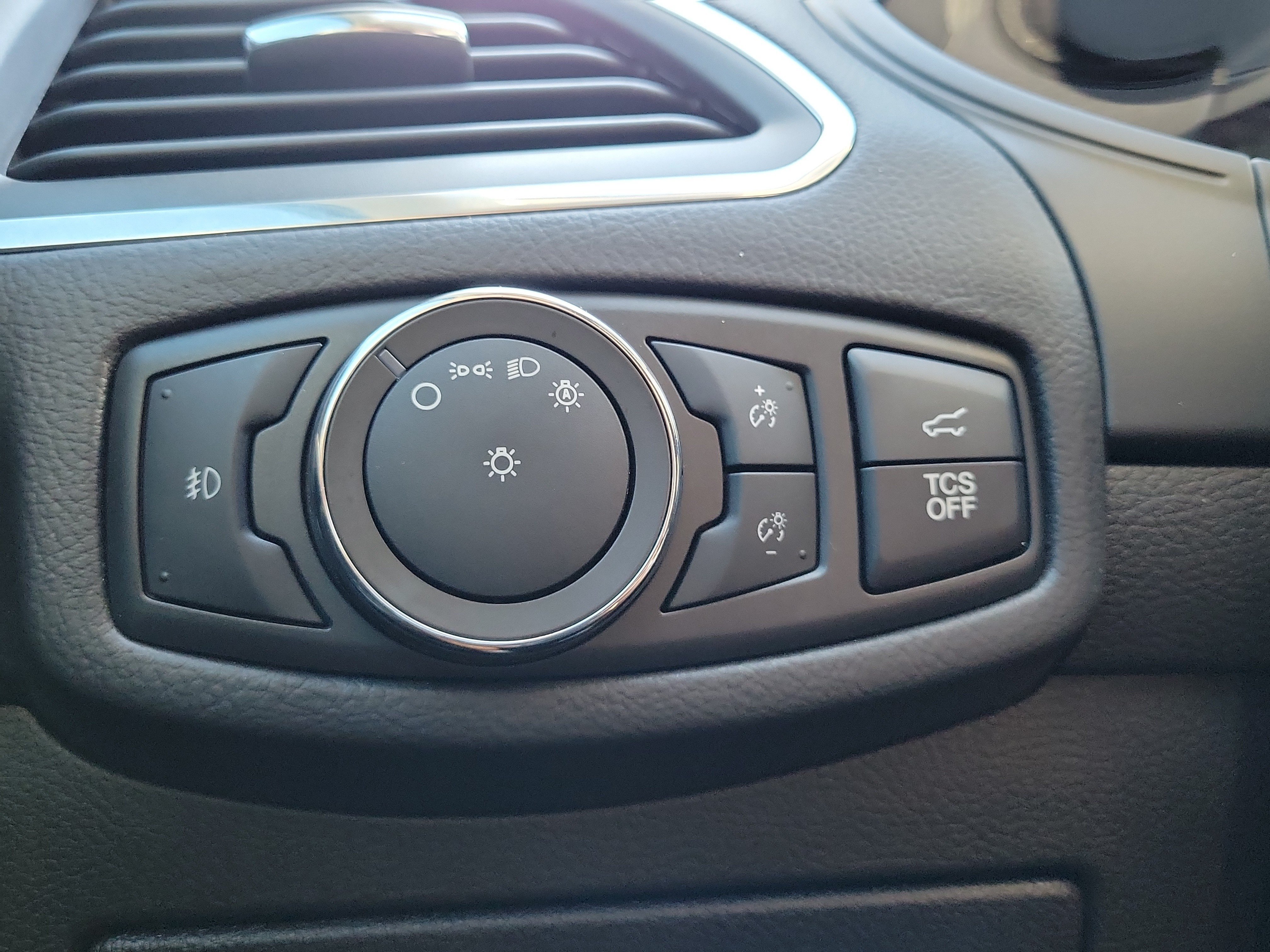 Used 2022 Ford Edge Titanium AWD/4WD image 28