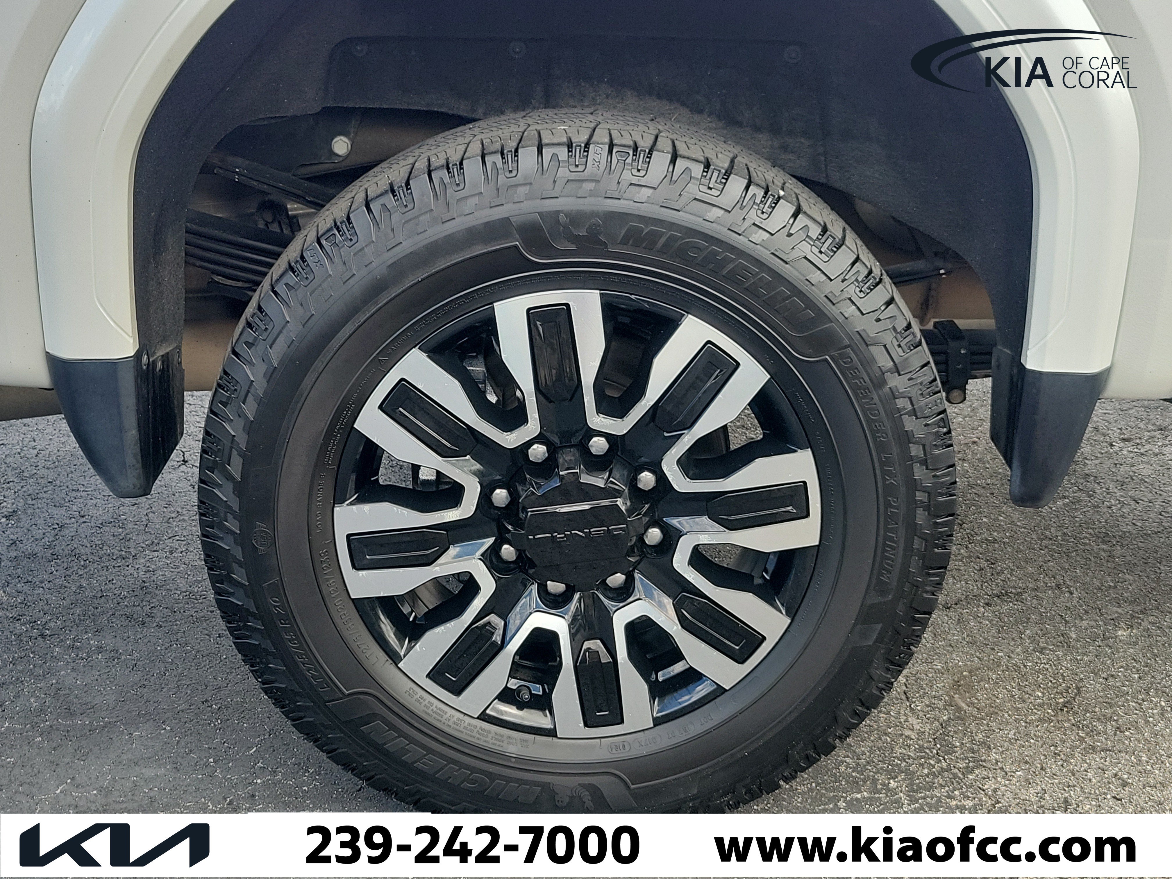 Used 2024 GMC Sierra 3500 Denali Ultimate AWD/4WD image 9