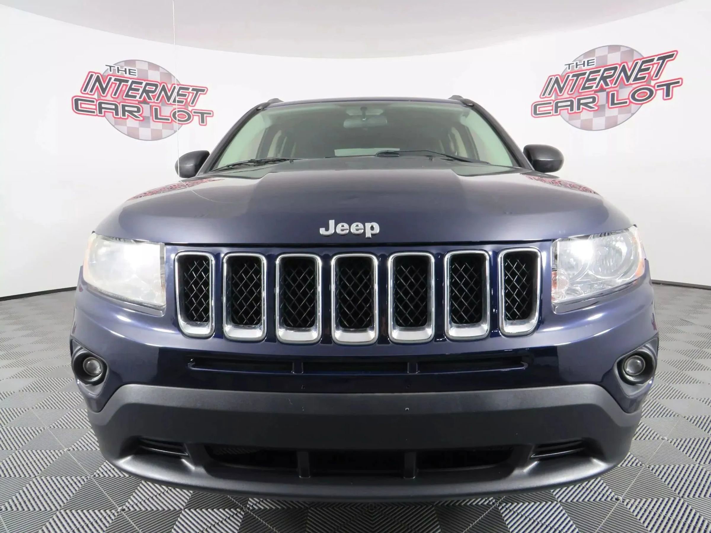 Used 2013 Jeep Compass Latitude w/ Sun/Sound Group FWD image 2