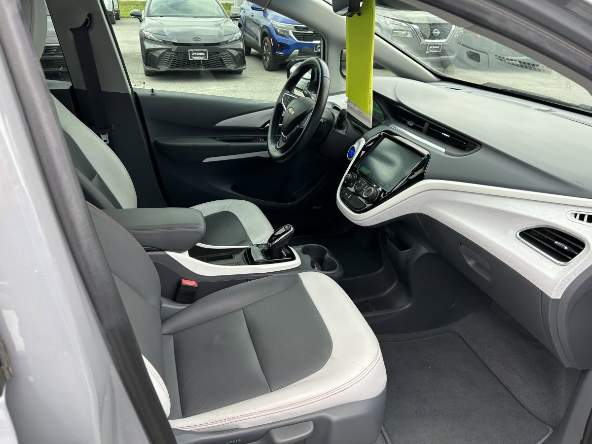 Used 2020 Chevrolet Bolt Premier w/ Infotainment Package image 13