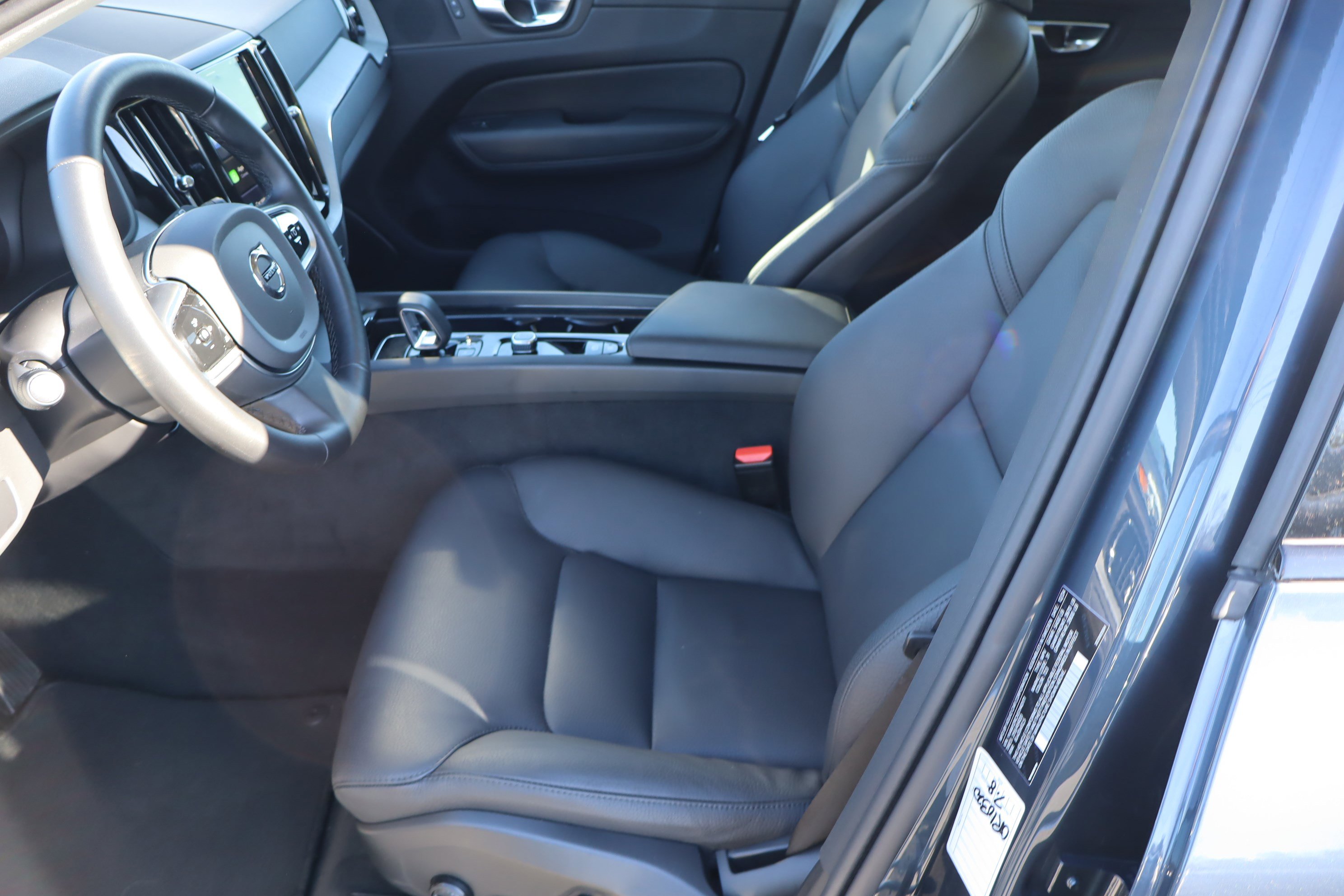 Used 2025 Volvo XC60 B5 Plus image 16