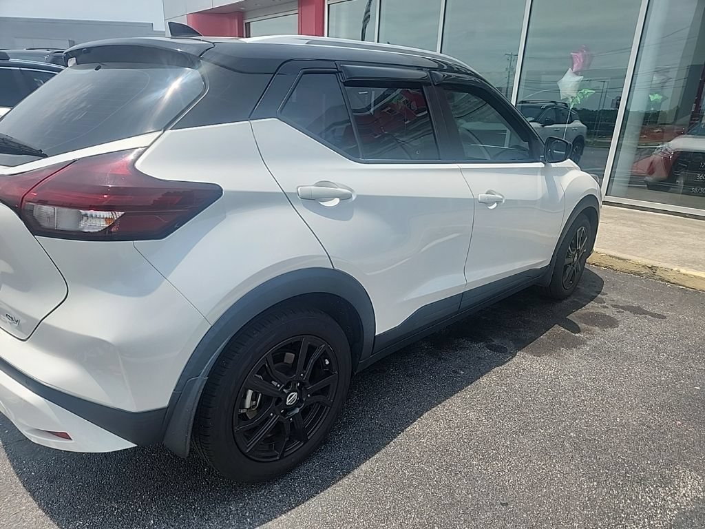 Used 2021 Nissan Kicks SV FWD image 3