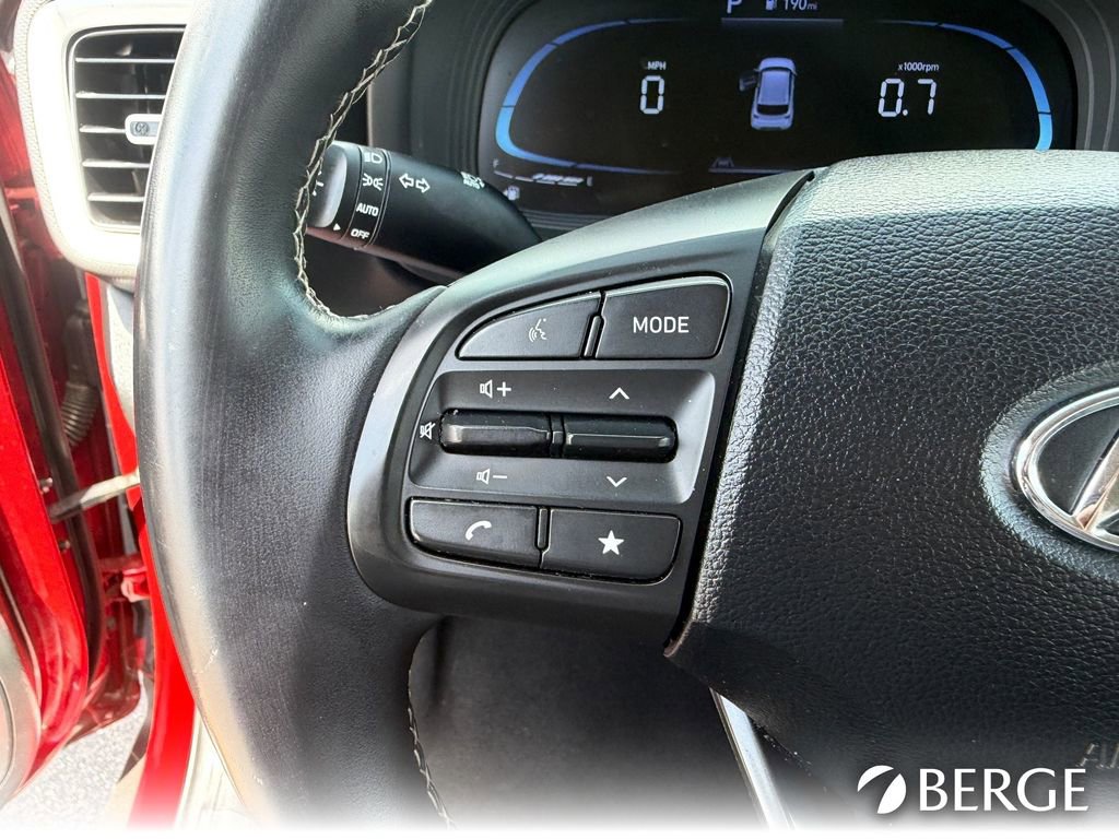 Used 2024 Hyundai Venue Limited image 22