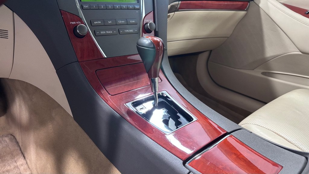Used 2010 Lexus ES 350 w/ Preferred Accessory Package FWD image 16